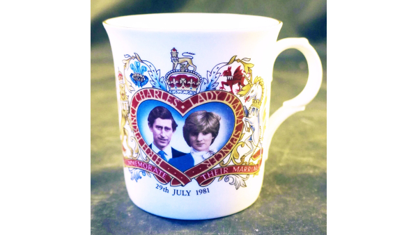 Taza conmemorativa de la boda real de Carlos y Diana Original de cerámica, única hecha en Inglaterra Ich Dien Porcelain Royal / Porcelana Real Genuina